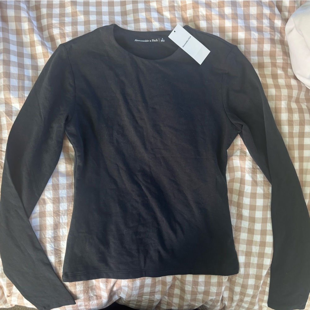 Abercrombie & Fitch Women’s Essentials Long sleeve